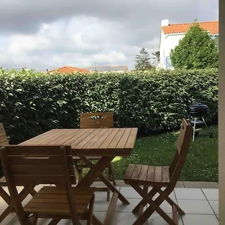 T2 Proche Mer Avec Parking Jardin Et Terrasse アパート