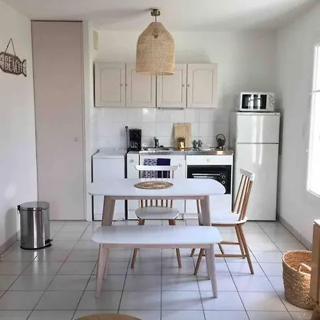 T2 Proche Mer Avec Parking Jardin Et Terrasse アパート
